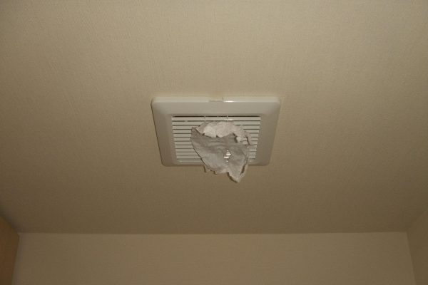 排気は大丈夫?新築マンション内覧会では”換気扇”もチェック! 排気は大丈夫?新築マンション内覧会では”換気扇”もチェック!