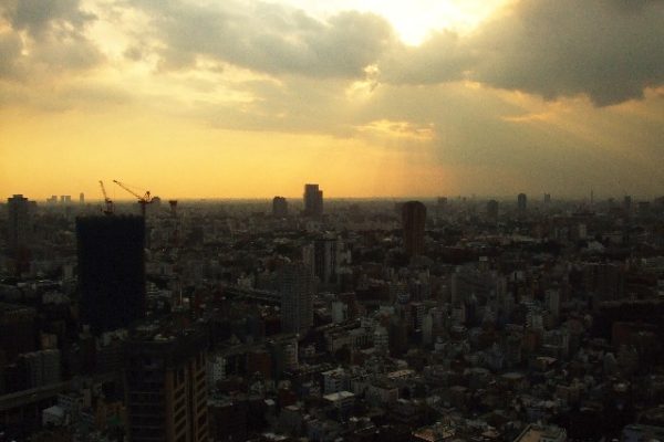 マンション居住者必見! 西日軽減アイテム「ガラスフィルム」とは? マンション居住者必見! 西日軽減アイテム「ガラスフィルム」とは?