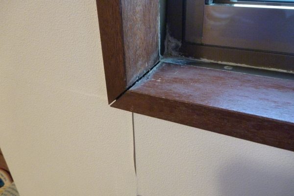 大掃除の仕上げはここ!壁紙の黒ずみやカビをチェック 大掃除の仕上げはここ!壁紙の黒ずみやカビをチェック