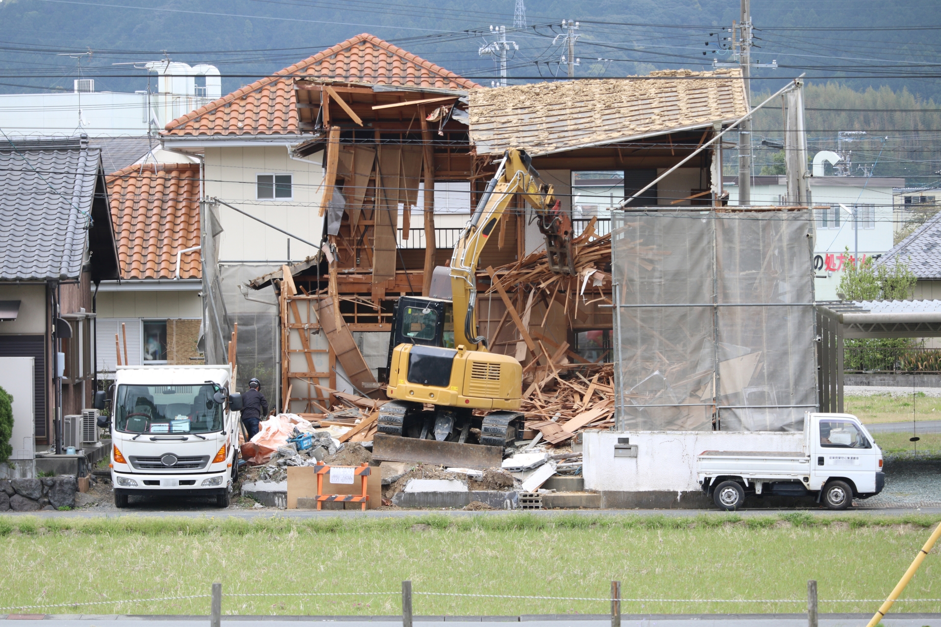 自然災害に見舞われた1年・・・被災した空き家が近隣に及ぼす危険 自然災害に見舞われた1年・・・被災した空き家が近隣に及ぼす危険