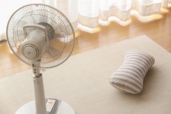 コロナ自粛の夏を乗りきる!室内の熱中症対策とは?暑さがこもりやすい家の特徴も紹介! コロナ自粛の夏を乗りきる!室内の熱中症対策とは?暑さがこもりやすい家の特徴も紹介!