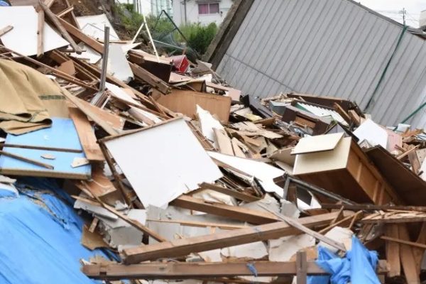 屋内で緊急地震速報が鳴ったらどうする?屋内被害を回避する新常識 屋内で緊急地震速報が鳴ったらどうする?屋内被害を回避する新常識