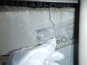 コンクリートのひび割れの原因は？補修すべき状況や工法を住宅診断士が解説