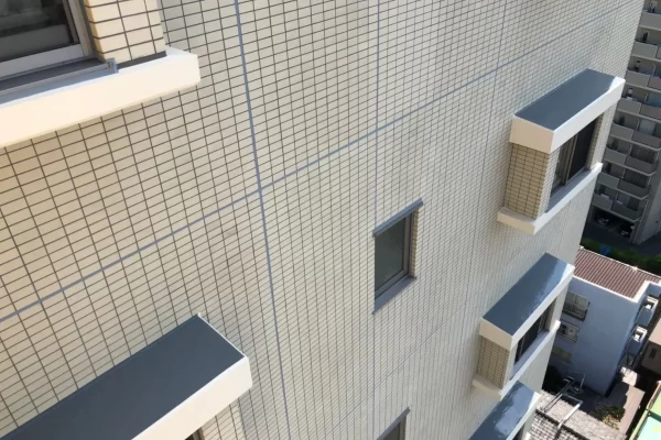 外壁タイルが10%浮いていただけで人生設計が大きく狂う場合も 外壁タイルが10%浮いていただけで人生設計が大きく狂う場合も
