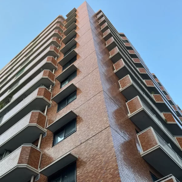 【売る人・買う人必見】築40年マンションは何年住める?購入・売却時の注意点を併せて解説 【売る人・買う人必見】築40年マンションは何年住める?購入・売却時の注意点を併せて解説