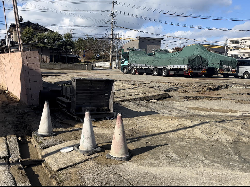 内灘町鶴ヶ丘地区の被害