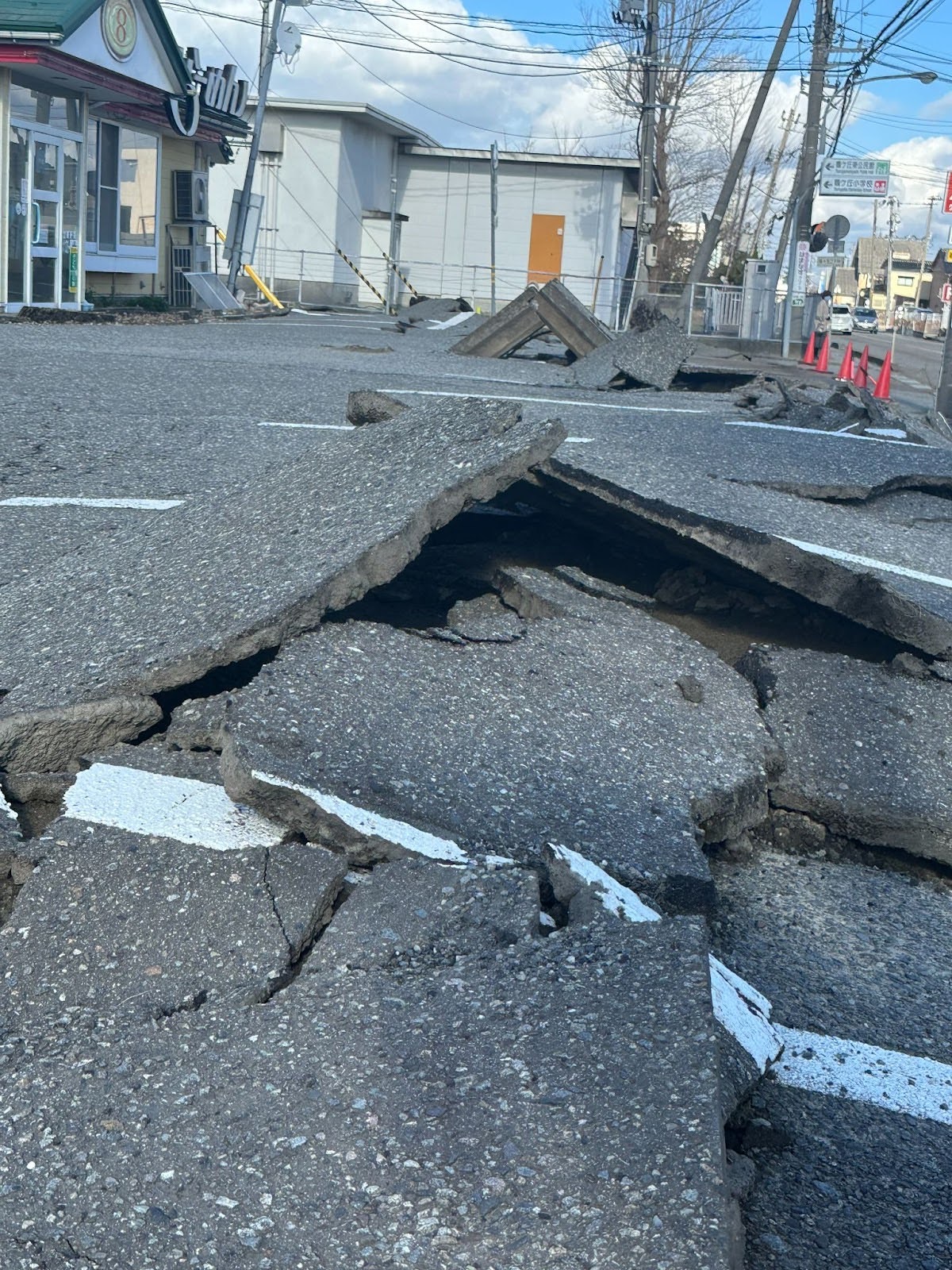 内灘町鶴ヶ丘地区の被害