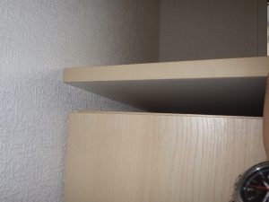 下駄箱の天板固定されていない