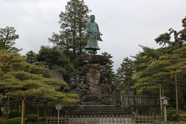 9月1日 防災の日】日本最古の銅像は◯◯◯◯◯が低く、あの有名な銅像