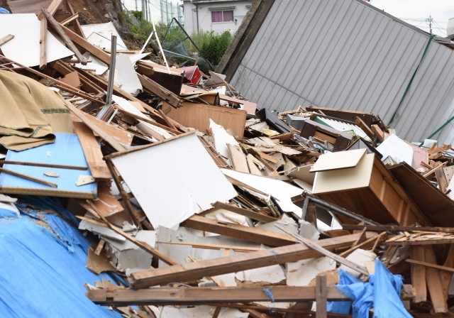 屋内で緊急地震速報が鳴ったらどうする？屋内被害を回避する新常識