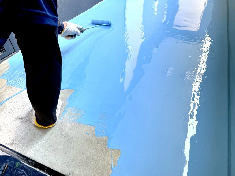 マンションの雨漏りの原因は？損害賠償や保険の適用、対処法を解説