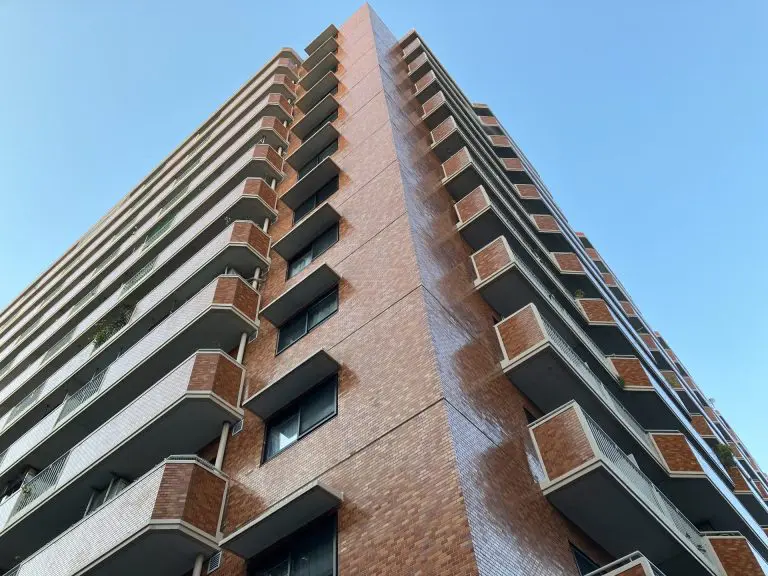 【売る人・買う人必見】築40年マンションは何年住める？購入・売却時の注意点を併せて解説